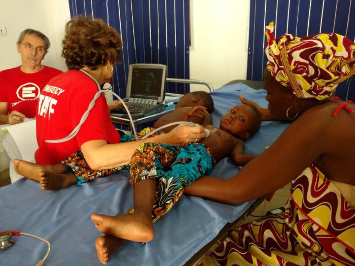 Bienheureux e Sacerdosse in the Paediatric centre of Bangui during the cardiological visit